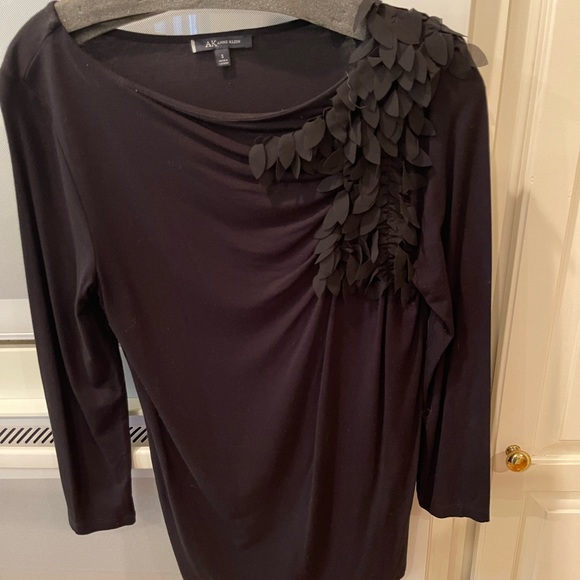 Anne Klein Black Top with detail sheer on shoulder - Picture 2 of 9